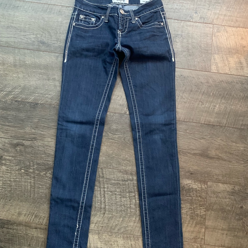 BUCKLE DAY TRIP Jeans. Size 23. Smoke Free Home